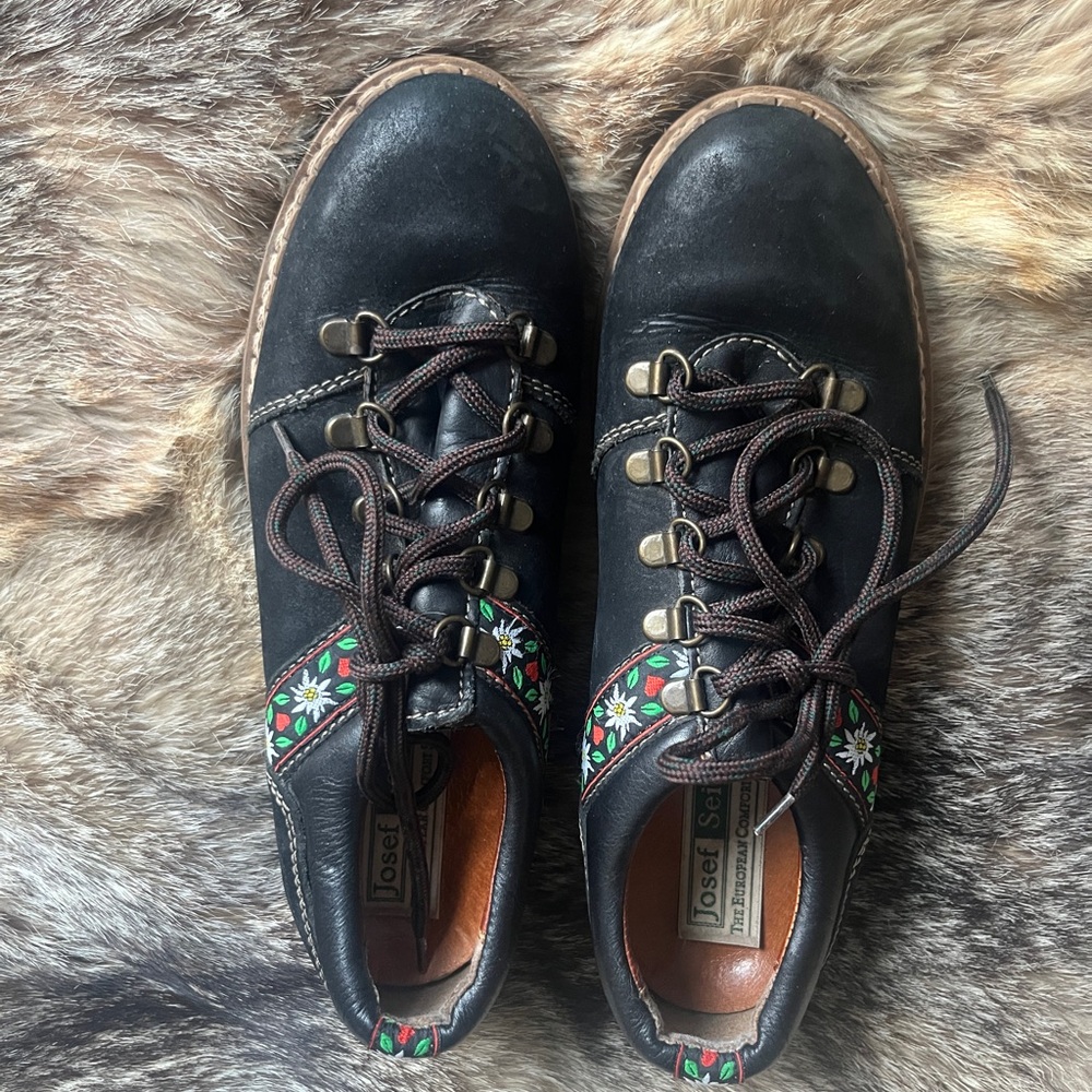 Apline Swiss Vintage Josef Seibel Oxfords with Flower Trim
